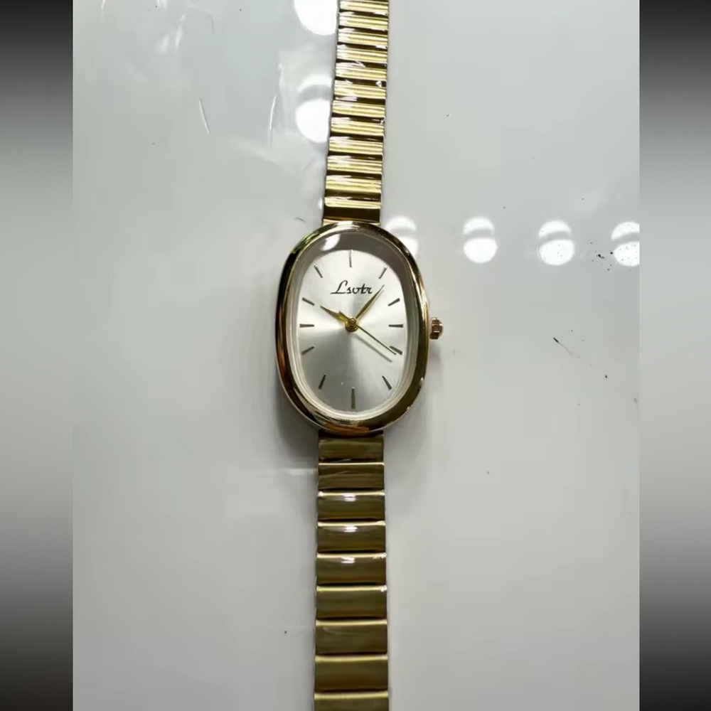 Vintage Watch in Gold